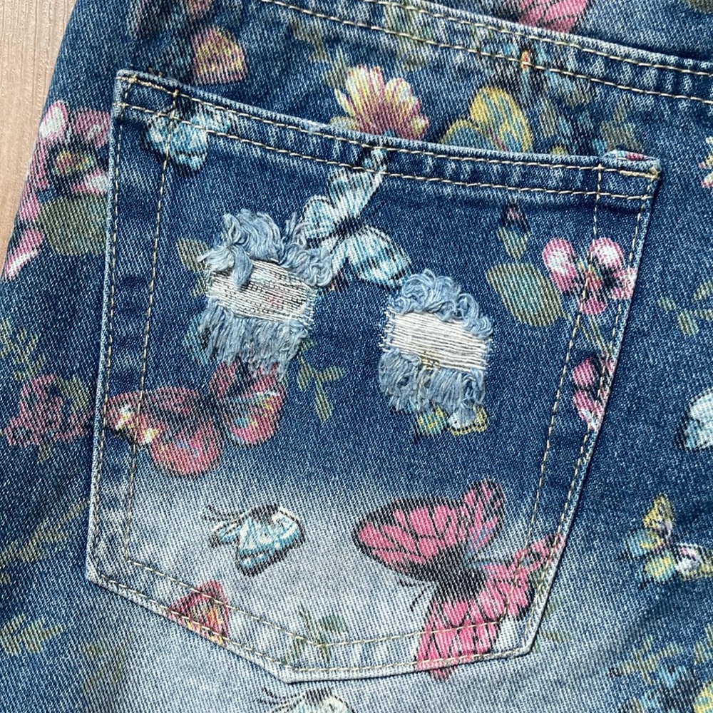 Almost Famous distressed Mom jean short raw hem butterfly floral size 3 - Picture 10 of 17